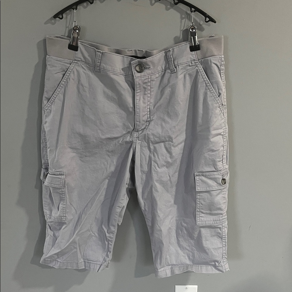 Lee Woman’s Light Gray Cargo Shorts 12P